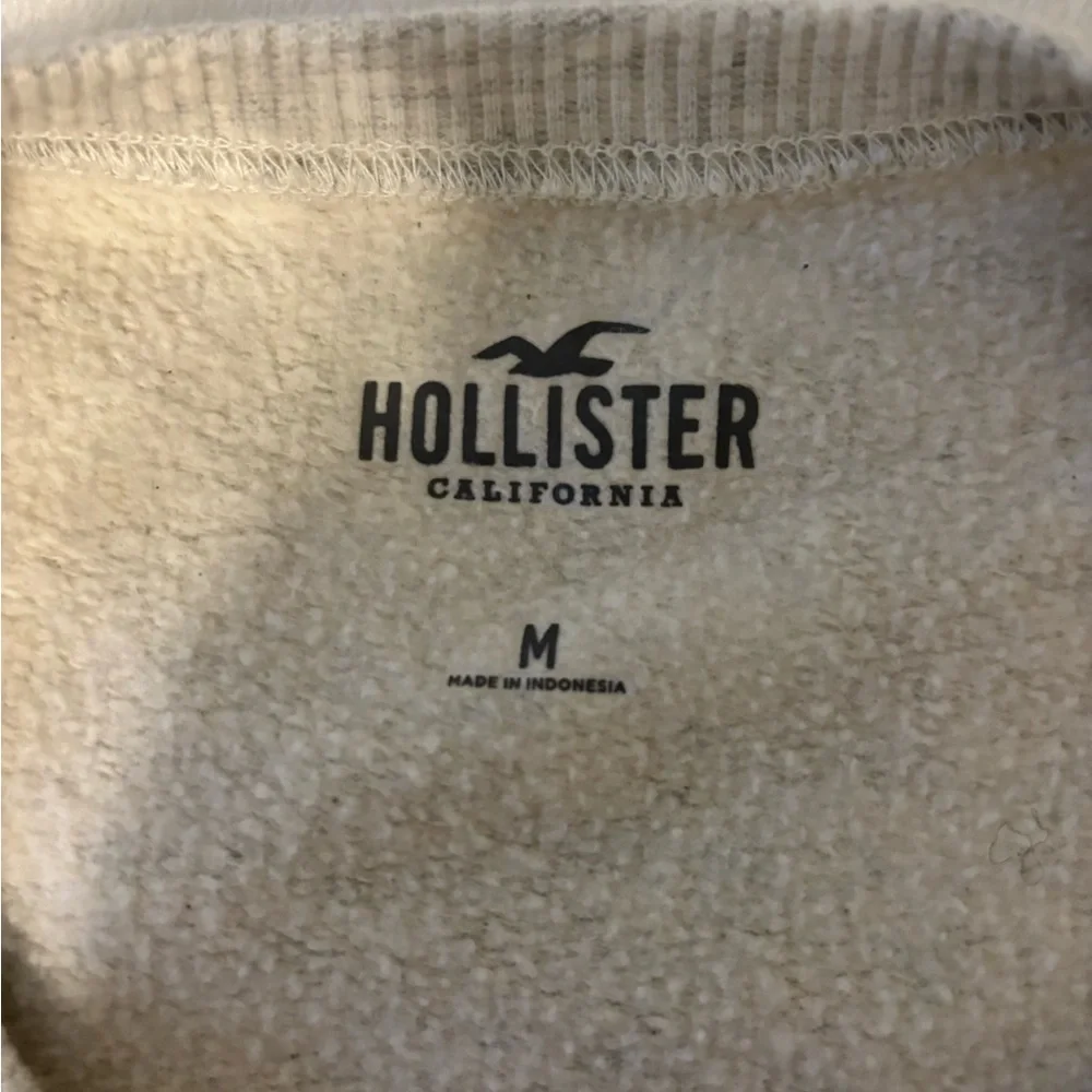 Hollister Gray Crew Neck Sweater with Ribbed Trim - Picture 2 of 7